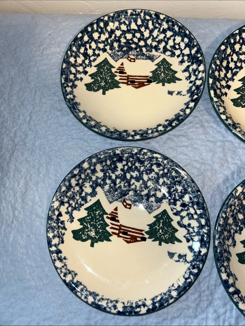 Set of 4 Cabin in the Snow collection the Folk Craft line by Tienshan.